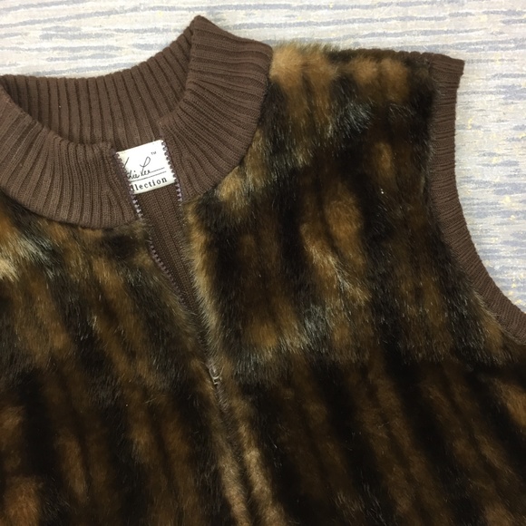 Katie Lee Collection faux fur vest - Picture 2 of 4